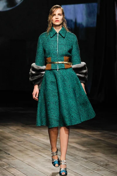 Look 15